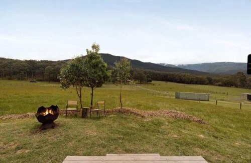 Wesburn House | Paddock & Peak by Tiny Away