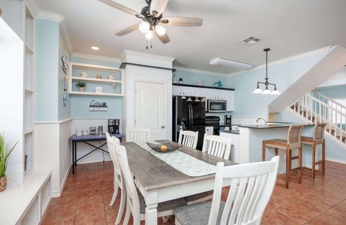 Corpus Christi Condo | Padre Island Retreat | Sleeps 9 | Resort Pool