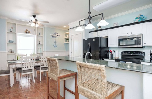 Corpus Christi Condo | Padre Island Retreat | Sleeps 9 | Resort Pool