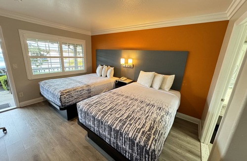 Munras Avenue Hotel | Padre Oaks