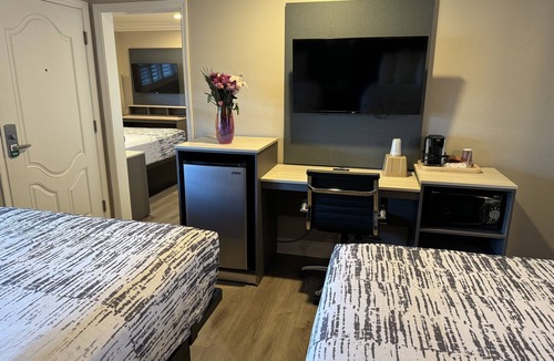 Munras Avenue Hotel | Padre Oaks