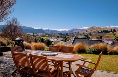 Lower Shotover House | Paeroa View Summary: