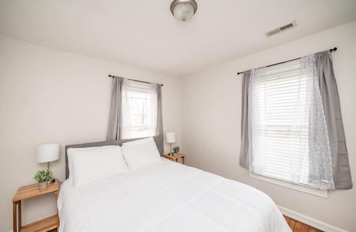 Lynchburg House | Page's Farmhouse- Walking distance to Downtown