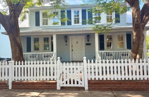 Historic Seaport House | PAGITT HOUSE - 4/3.5 - OLD TOWN KEY WEST WITH POOL!