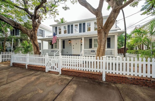 Historic Seaport House | PAGITT HOUSE - 4/3.5 - OLD TOWN KEY WEST WITH POOL!