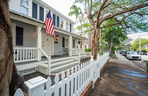 Historic Seaport House | PAGITT HOUSE - 4/3.5 - OLD TOWN KEY WEST WITH POOL!