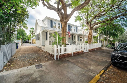 Historic Seaport House | PAGITT HOUSE - 4/3.5 - OLD TOWN KEY WEST WITH POOL!