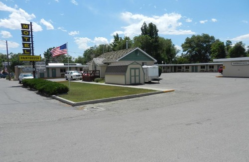 Riverton Hotel | Paintbrush Motel