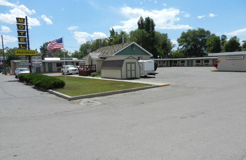 Riverton Hotel | Paintbrush Motel
