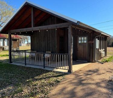 Elm Mott Ski Chalet | Painted Bunting Cabin 15 MIN to MagnoliaBaylor