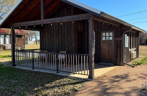 Elm Mott Ski Chalet | Painted Bunting Cabin (15 MIN to Magnolia/Baylor)