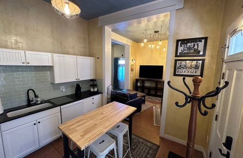 Albuquerque House | Painted Lady Bed & Brew