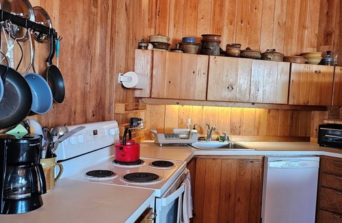Stonington House | Painters Paradise - Rustic, Oceanfront Cottages