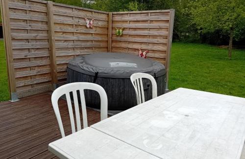 Saint-Etienne-l'Allier House | Paisible Cahute