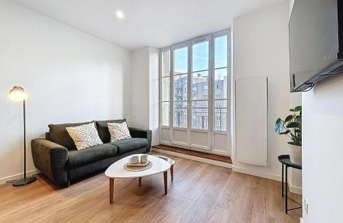 Secteur 4 Apartment | Paisible & Ensoleillé T3, WIFI Fibre et Balcon