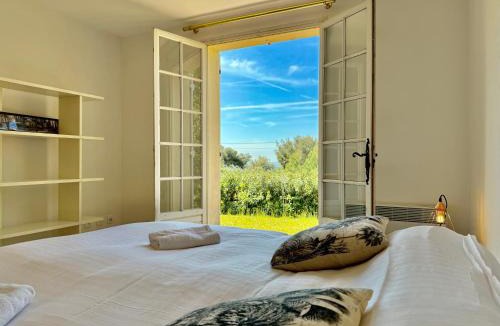 Carqueiranne Apartment | Paisible - Vue Mer - Jardin