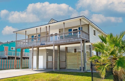 Galveston House | Paix Bleu Private Pool & Spa | 4BR Sleeps 12 | Pet Welcoming