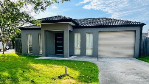 Pakenham House | Pakenham House