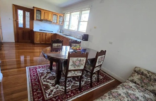 Pakenham House | Pakenham Villa