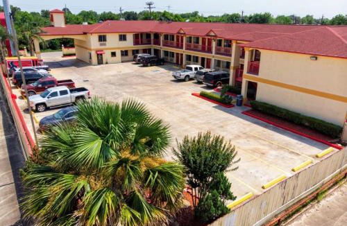 Foster Place Hotel | Palace Inn 610 & MLK