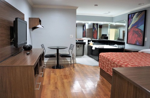 Brookhollow Hotel | Palace Inn - Antoine