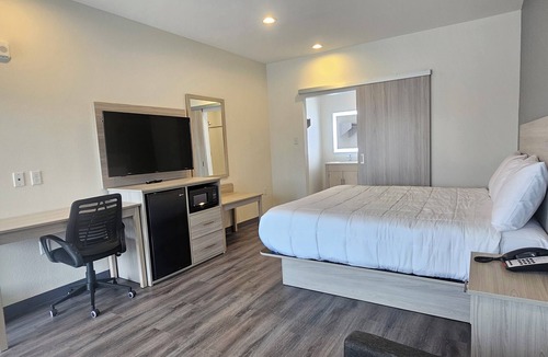 McNair Hotel | Palace Inn Baytown at Harrison St