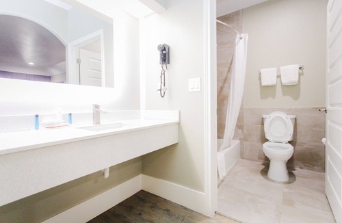 Spring Branch West Hotel | Palace Inn Beltway 8 & Westview