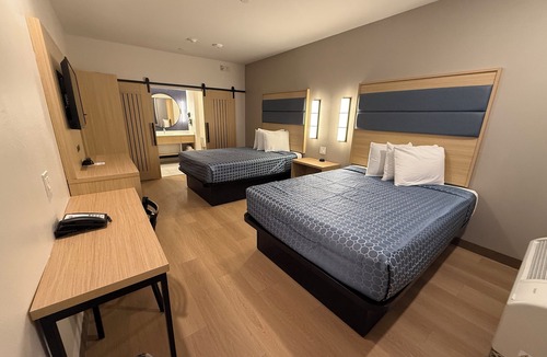 US 290 Hotel | Palace Inn Blue 290 W 43rd & Bingle Rd