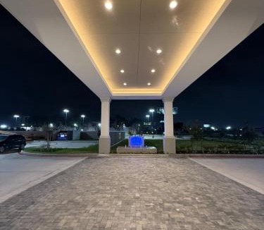 US 290 Hotel | Palace Inn Blue 290 W 43rd & Bingle Rd