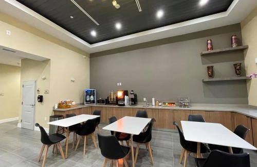 Northeast Houston Hotel | Palace Inn Blue Houston East Beltway 8