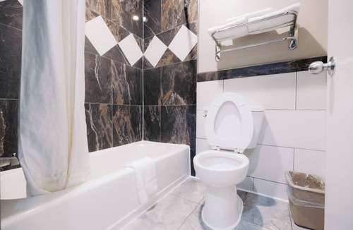 North Shore Hotel | Palace Inn I10East & John Ralston