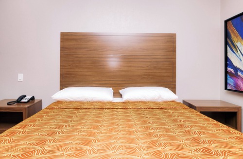 North Shore Hotel | Palace Inn I10East & John Ralston