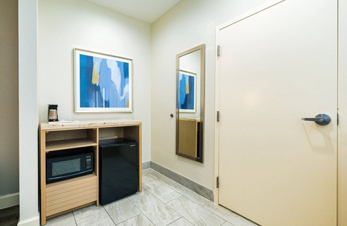 Humble Hotel | Palace Inn IAH Houston Bush Intercontinental Airport