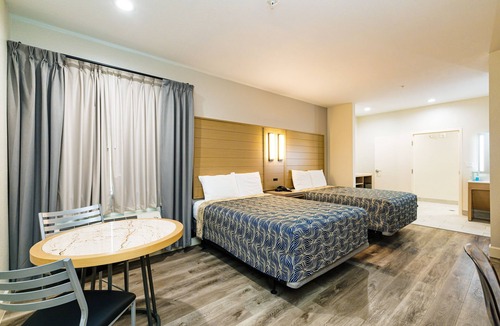 Humble Hotel | Palace Inn IAH Houston Bush Intercontinental Airport