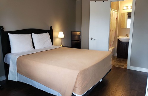 Sarnia Hotel | Palace Inn Motel