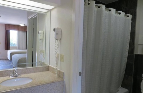 Lawndale/ Wayside Hotel | Palace Inn Wayside