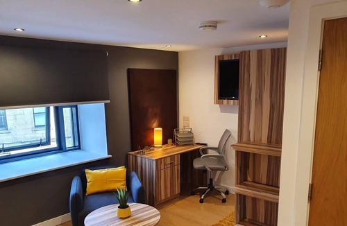 Huddersfield Apartment | Palace Studio 1 Bedroom Apartment self-contained