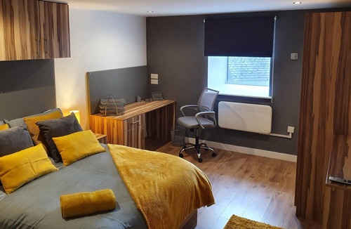 Huddersfield Apartment | Palace Studio 1 Bedroom Apartment self-contained