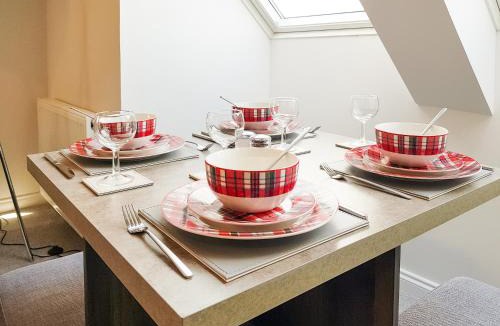 Falkland House | Palace View - Uk40569