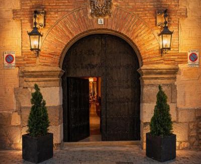 Alhama de Aragon Villa | Palacio de los Padilla Luxury Villa and Spa
