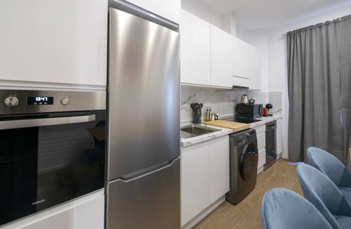 Barrio de La Latina Apartment | Palacio Real DownTown. 5BR 3BTH. NEW