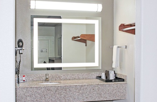 Spring Branch Hotel | Palacio Royale Inn Houston NW Beltway 8