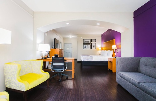 Barker Hotel | Palacio Royale Inn Signature Katy