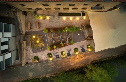 Brinas Hotel | Palacio Tondon Autograph Collection