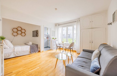 17th Arrondissement Apartment | Palais des Congres - Studio