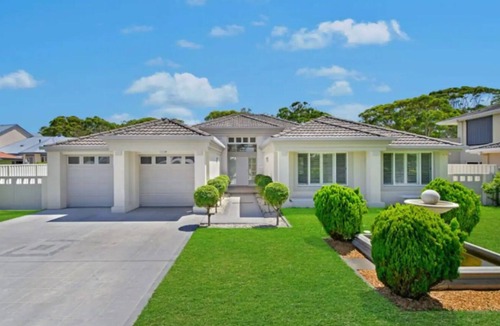 Bonny Hills House | Palatial home, pool, minutes to Rainbow Beach