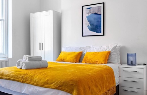 Northampton House | Palatial Six Bedroom Haven