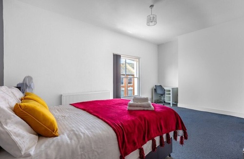 Northampton House | Palatial Six Bedroom Haven