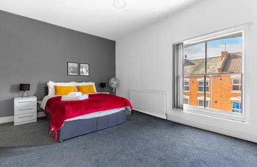 Northampton House | Palatial Six Bedroom Haven