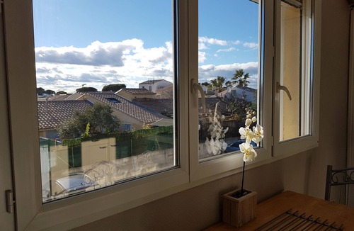Palavas-les-Flots Apartment | Palavas: Beautiful bright Studio, 2 people CLIM + PK, Near SEA, AVAILABLE WE D AUGUST + TT SEPT